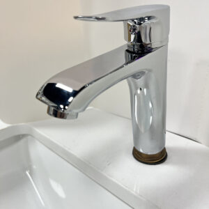 MODERN STYLE CHROME FAUCET