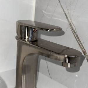 MODERN BRUSHED NICKLE ROUND FAUCET