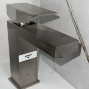 MODERN BRUSHED NICKLE SQUARE FAUCET